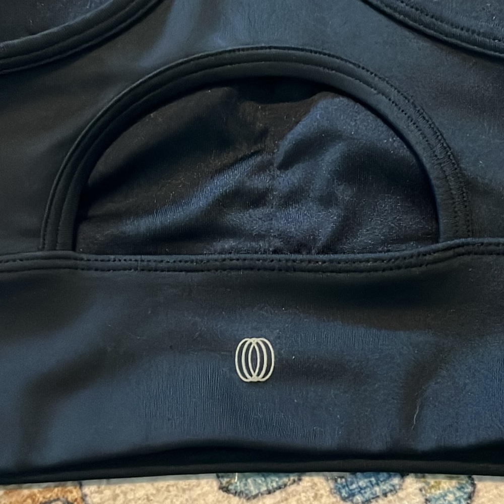 Women’s sports bra size Small - Picture 4 of 5